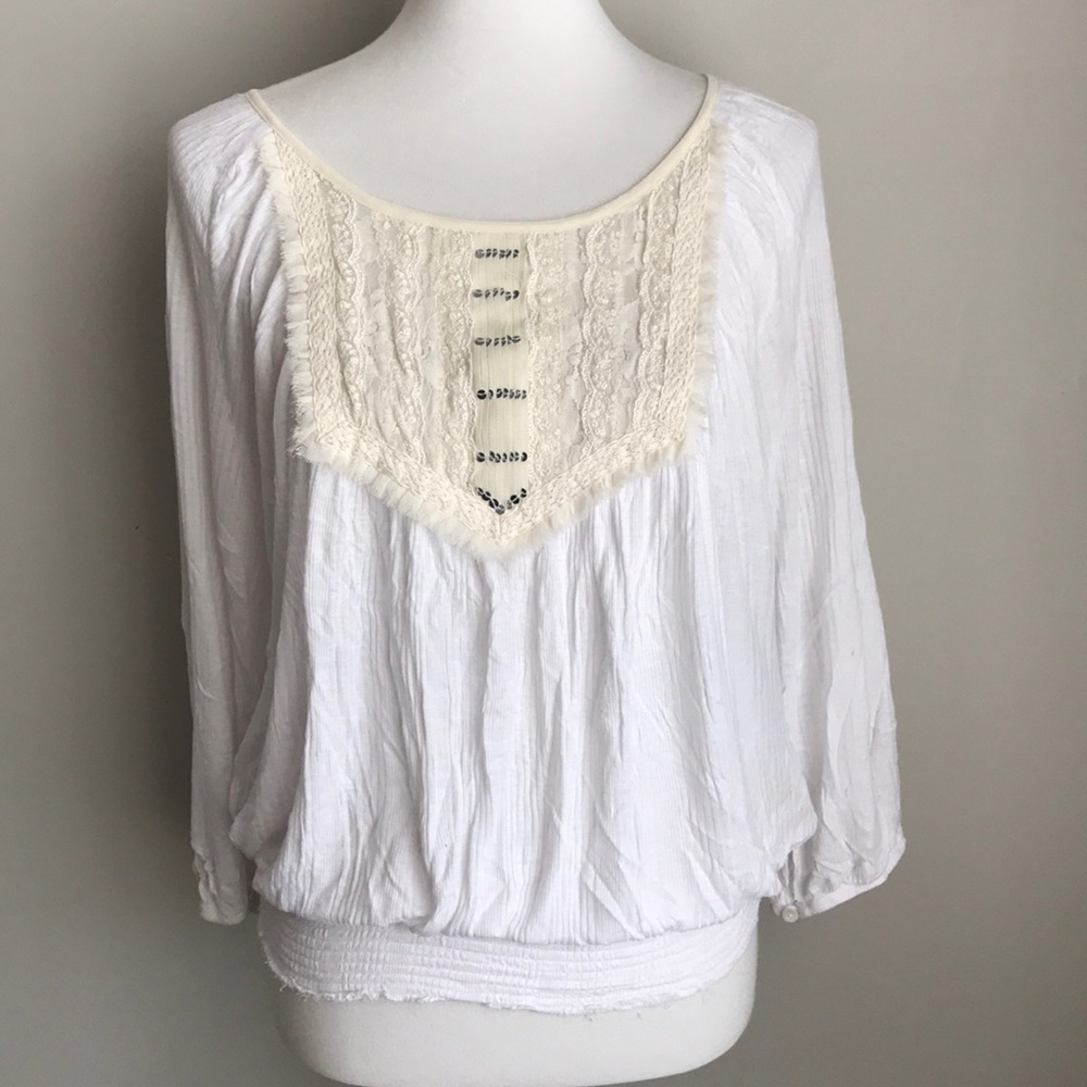 -Free People- White top! Lace an sequence detail!